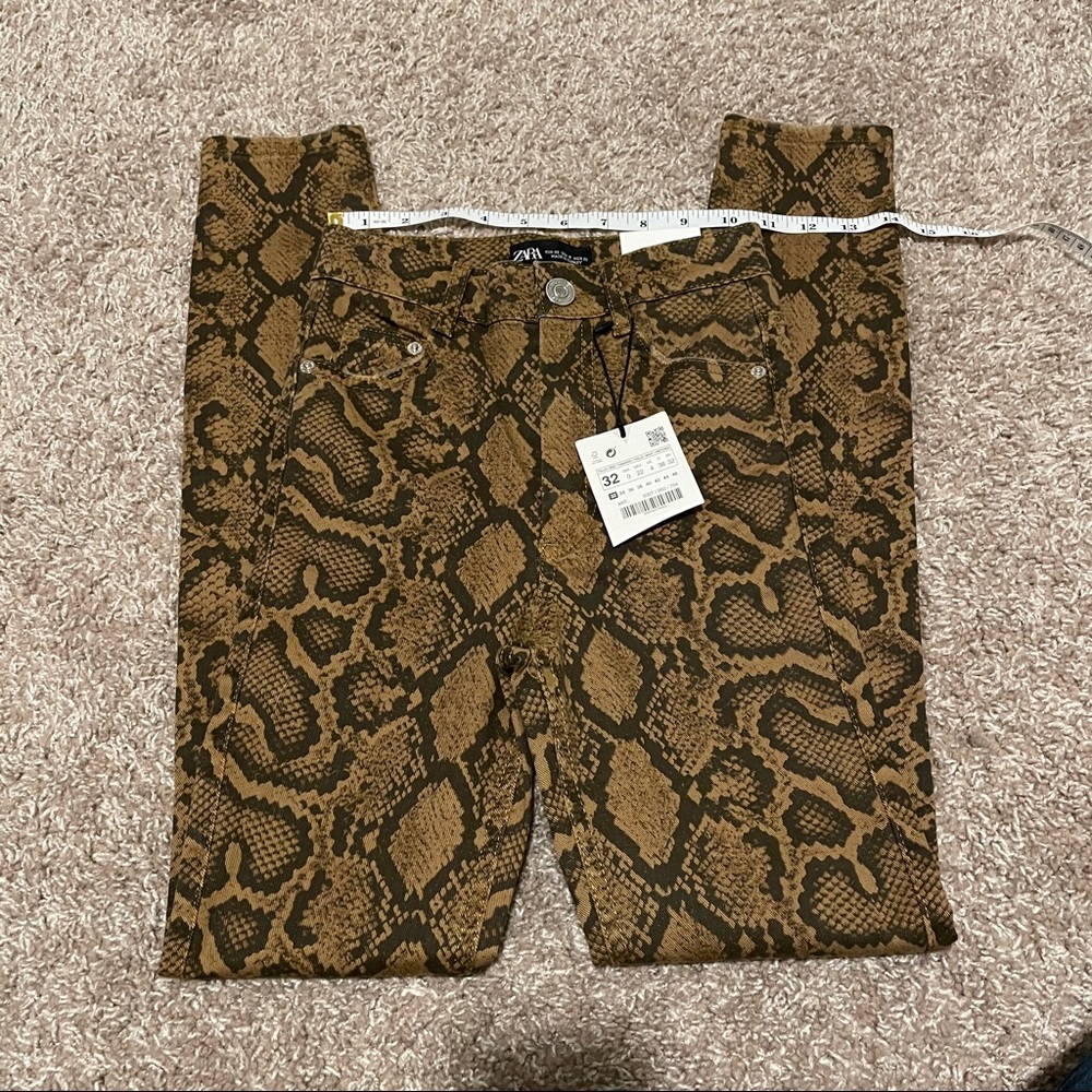 SOLD NWT Zara Snakeskin Jeans - Picture 4 of 6